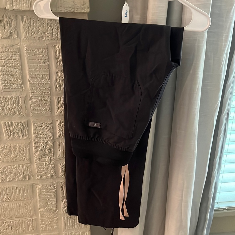 Charcoal Figs Livingston Pants. XS